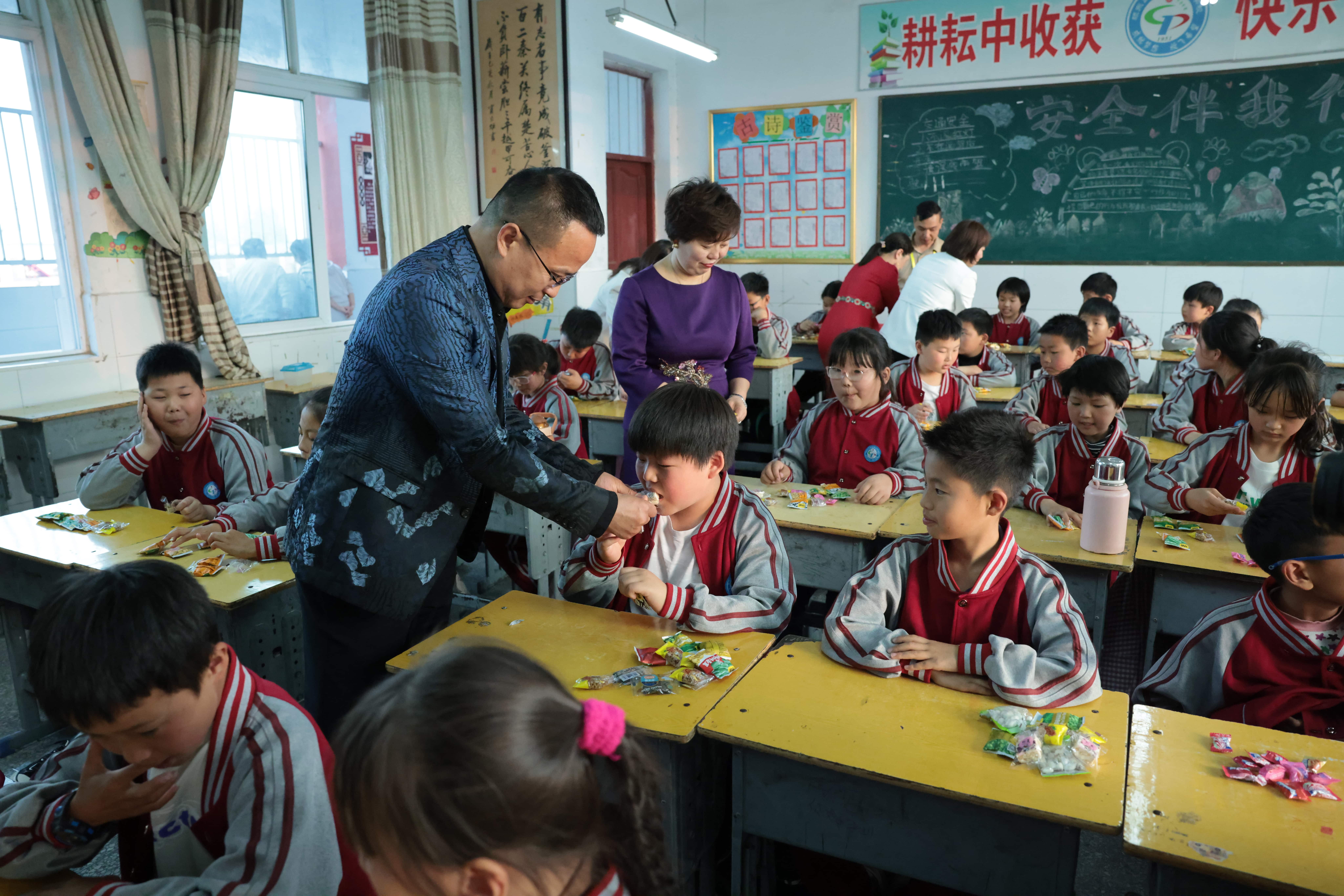 在爱意的“双向奔赴”中丨第249所时博在线官网（中国）官方网站公益学校揭牌