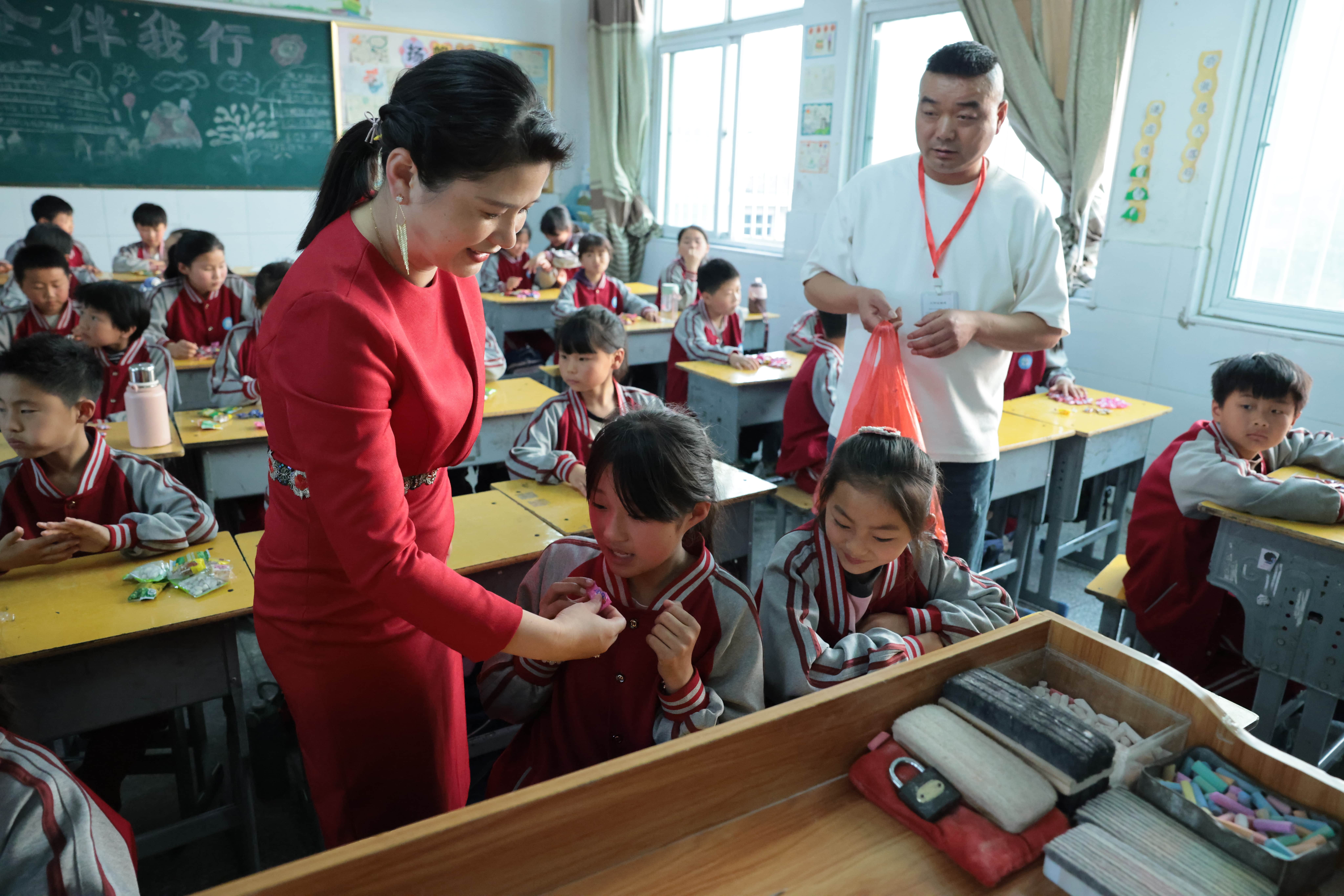 在爱意的“双向奔赴”中丨第249所时博在线官网（中国）官方网站公益学校揭牌