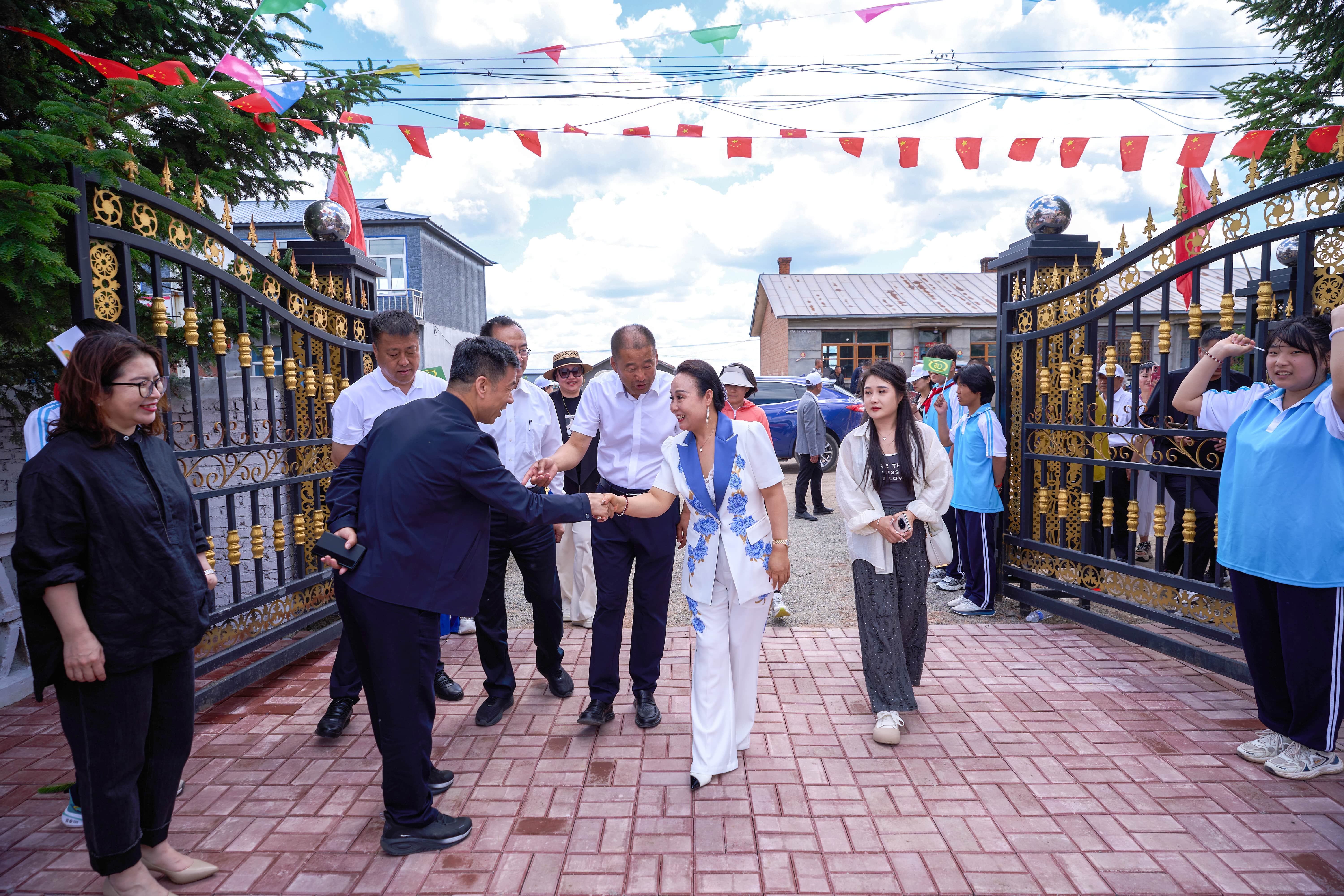 第254所 黑龙江巴彦县黑山镇民乐村时博在线官网（中国）官方网站侯玉霞学校