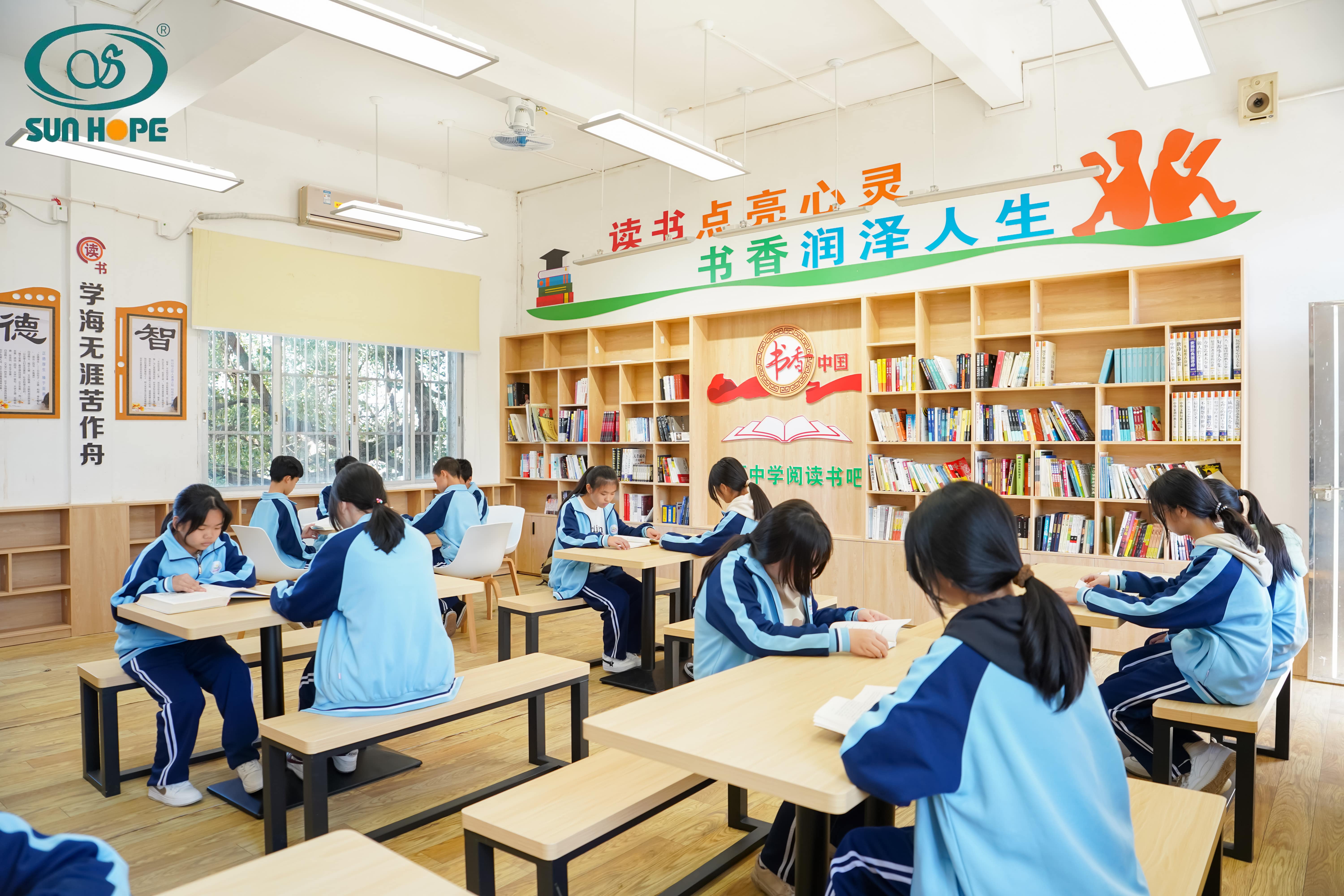 天津高校大学生记者走进时博在线官网（中国）官方网站公益小学开展“书香悦读，筑梦成长”活动